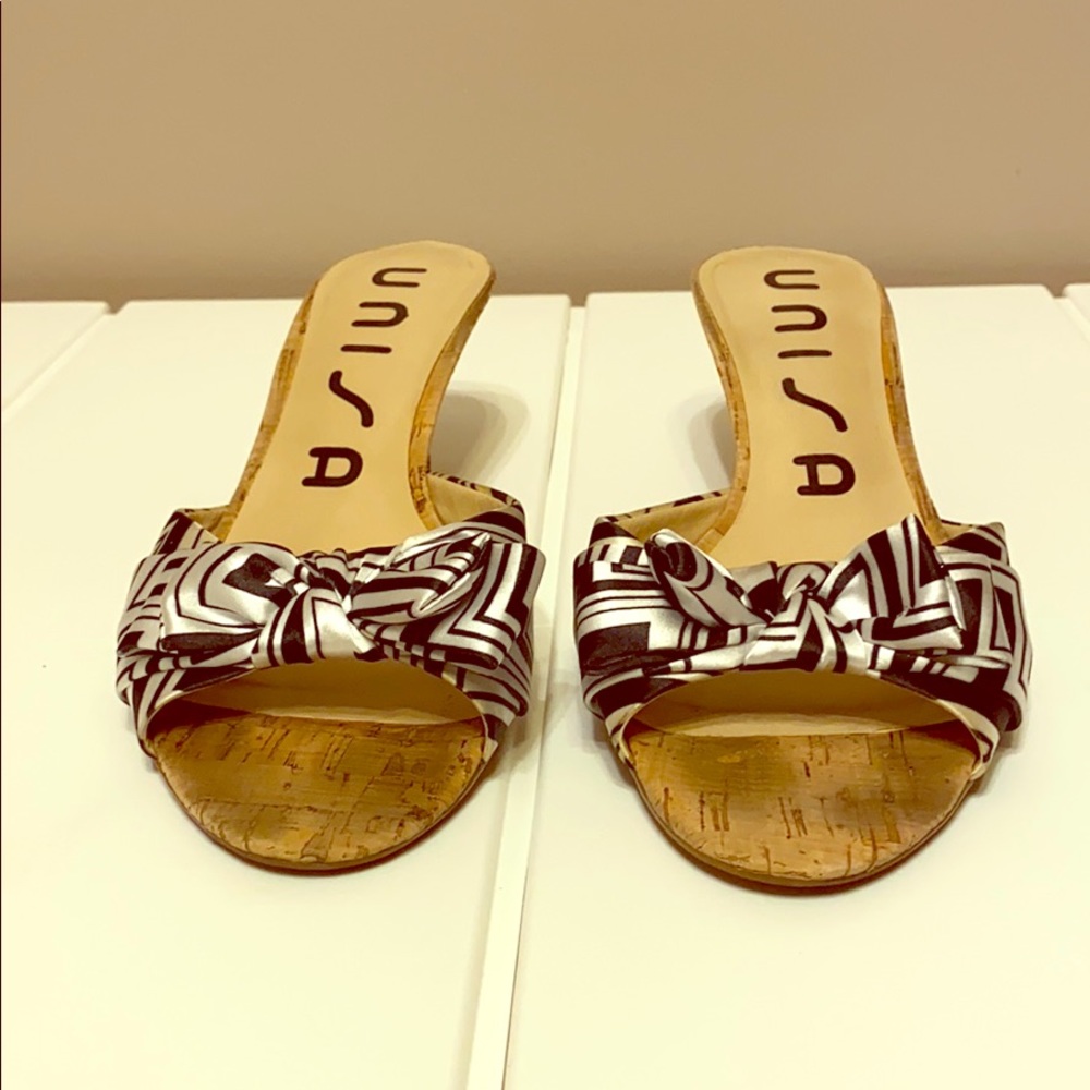 Chevron patterned kitten heel slide